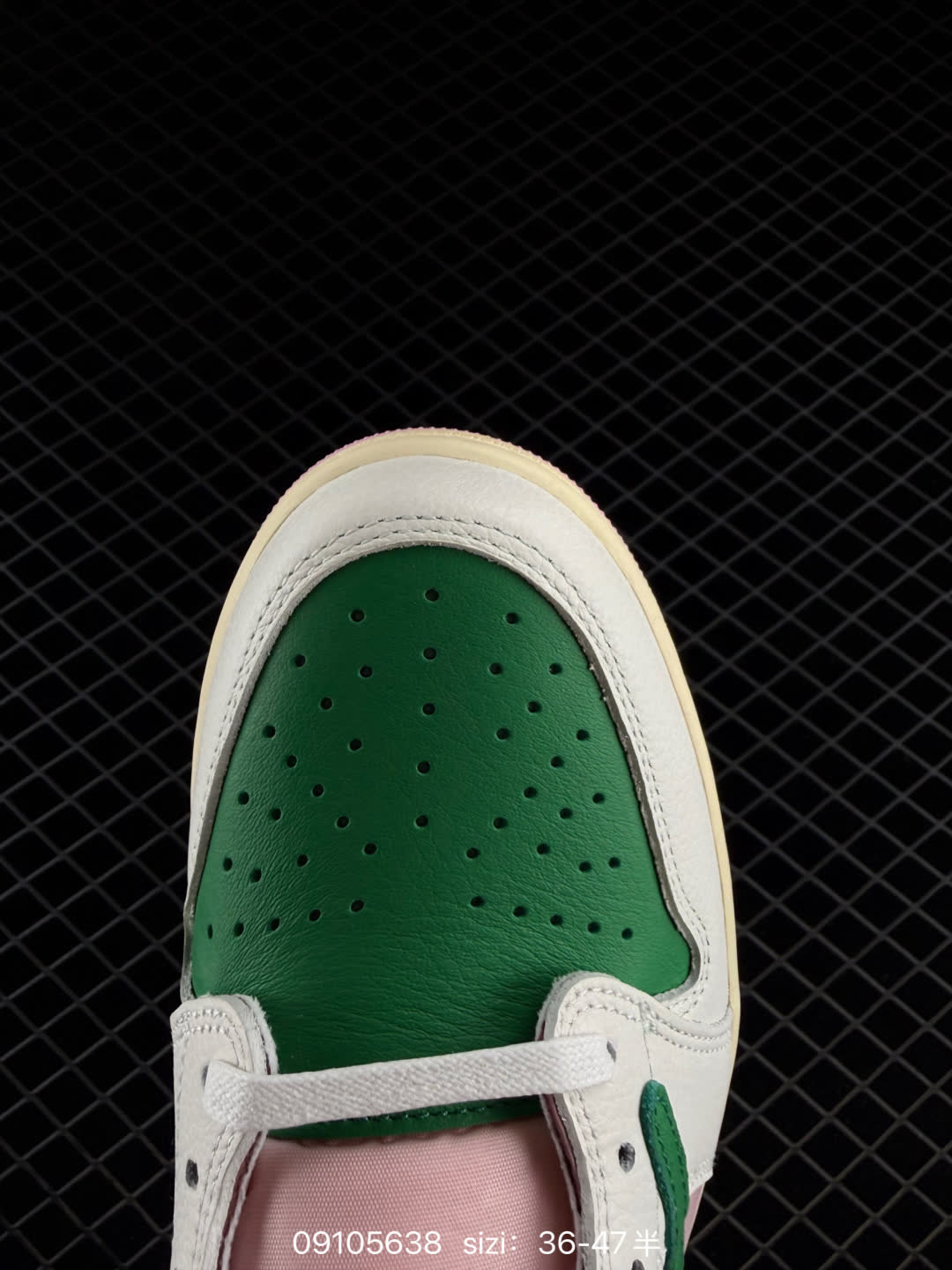 Travis Scott x Air Jordan 1 Low-IQ7604-100